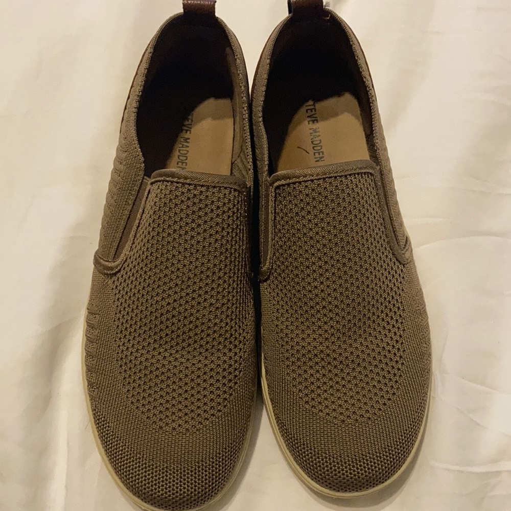 Steve Madden B port slip on’s